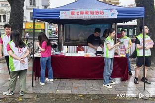 奥纳纳、维卡里奥数据：零封6比5，传球成功率73.8%比79.3%